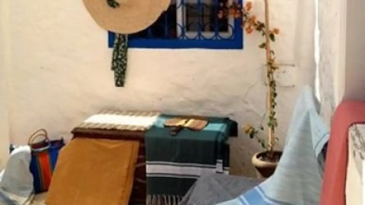 PATOSEMUA LIFESTYLE 

Esta tienda de decoraci&oacute;n y complementos de Madrid tiene un estilo muy sencillo y con mucha clase. La inspiraci&oacute;n de estos dise&ntilde;os concuerdan con un lifestyle muy definido, sus telas de colores vivos trasmiten vitalidad con tan solo mirarla.

