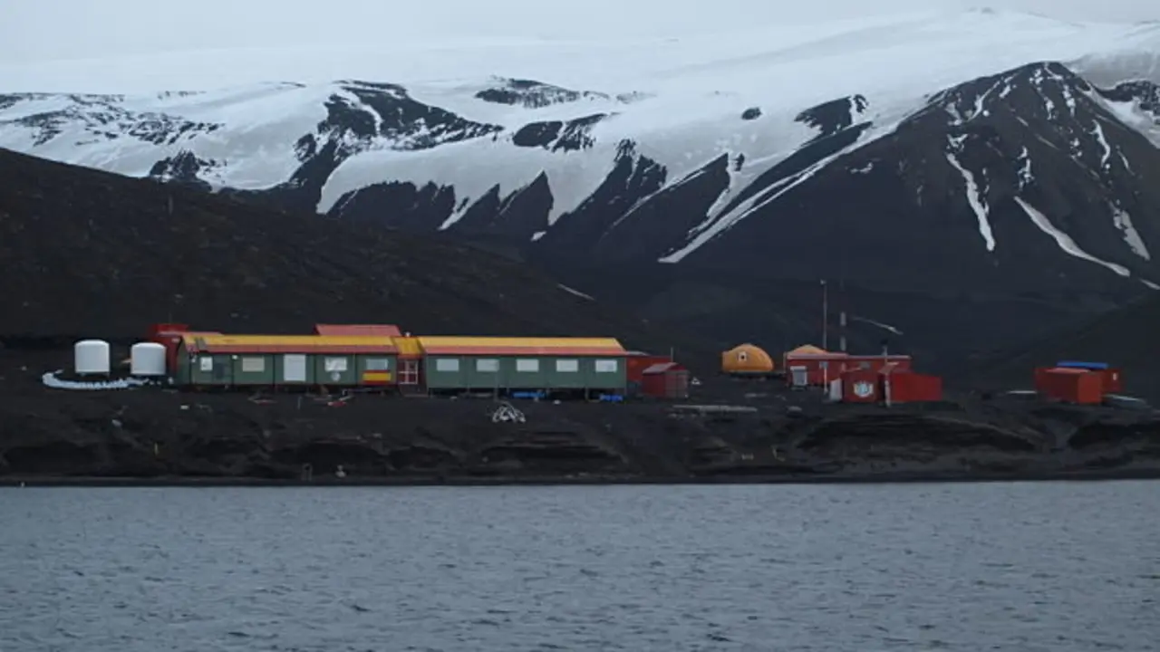Estaci&oacute;n espa&ntilde;ola en Isla Decepci&oacute;n. / Hans-Joachim Elbers 