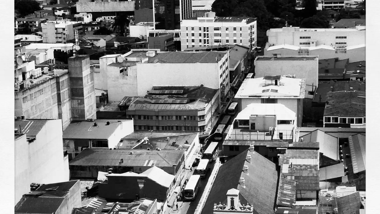 Vista hacia el este del centro de San Jos&eacute; desde lo alto del Banco Nacional. / G.P.