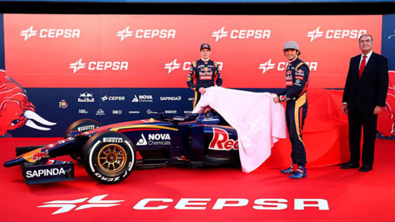 Sainz y Verstapen descubren el nuevo SRT 10 en Jerez. / scuderiatororosso.com