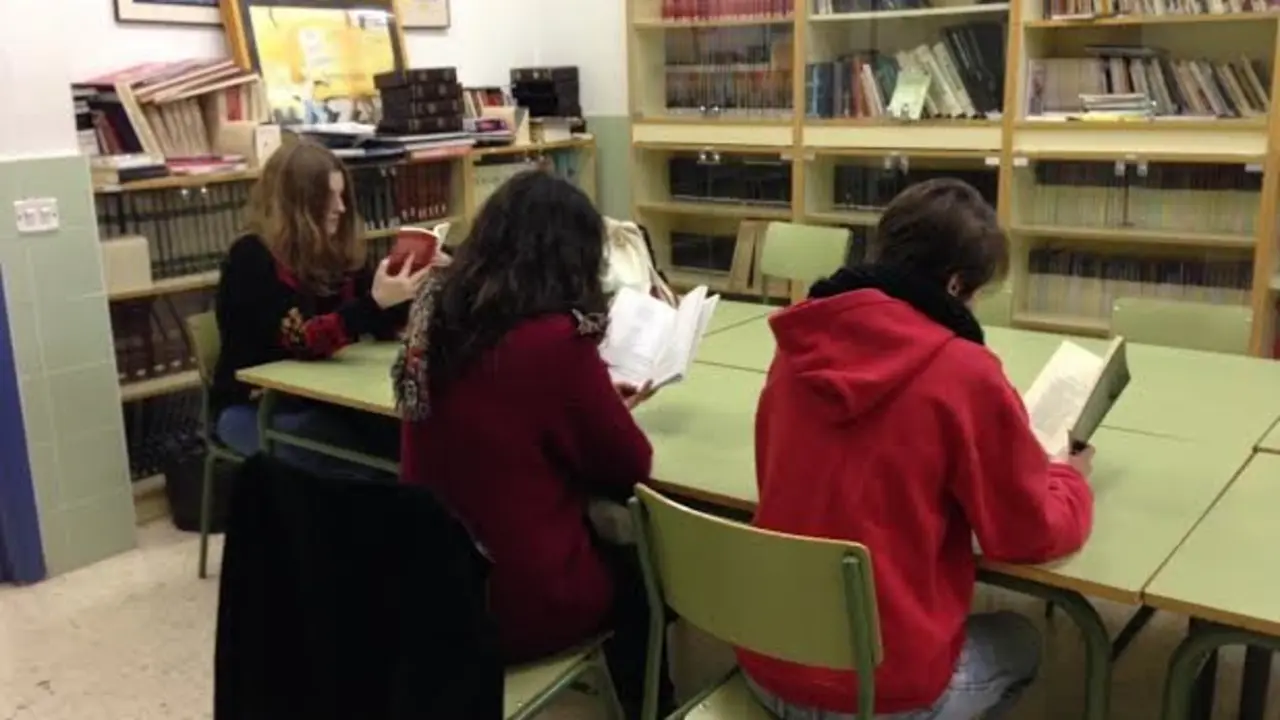 Alumnos y profesores del IES. Th&aacute;der