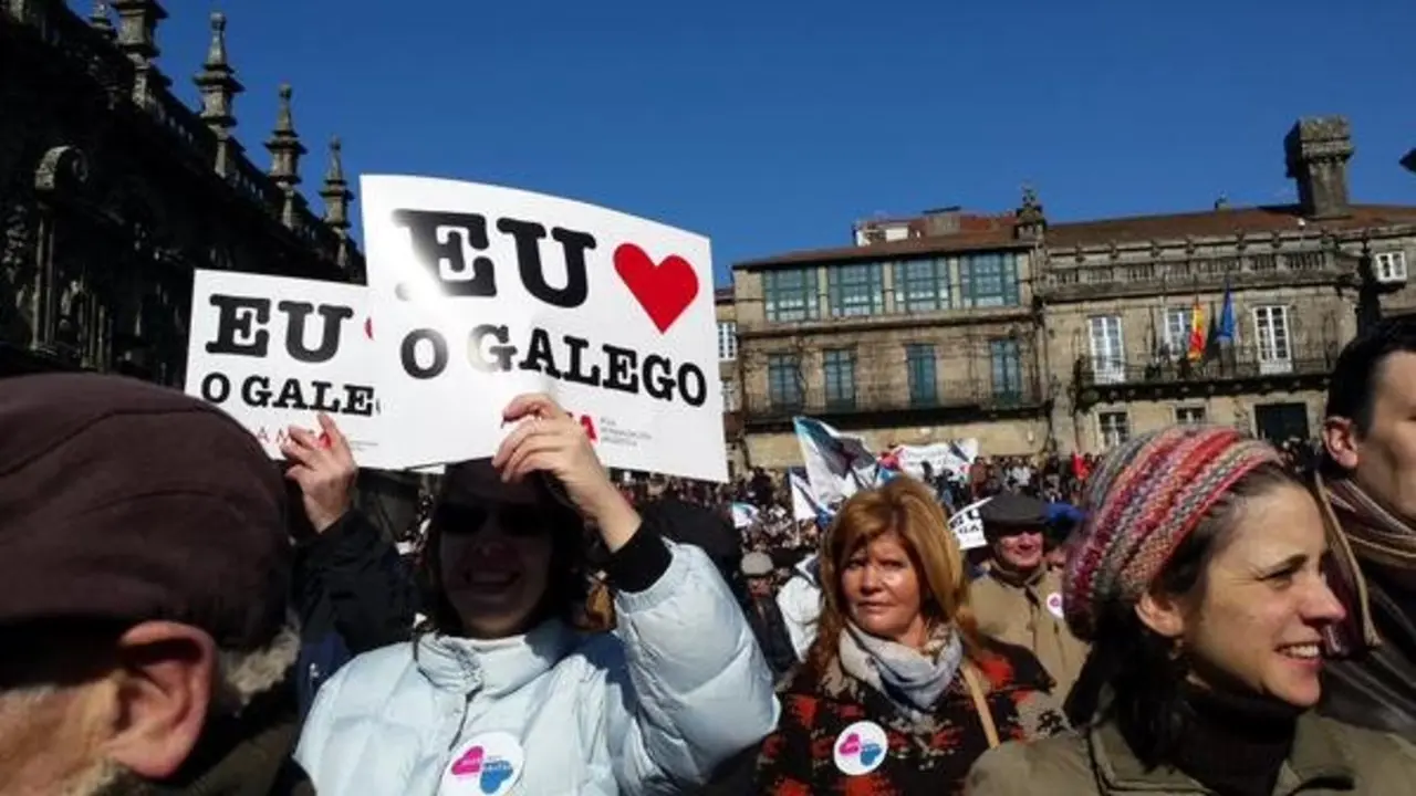 Manifestaci&oacute;n en defensa do galego. / Mundiario