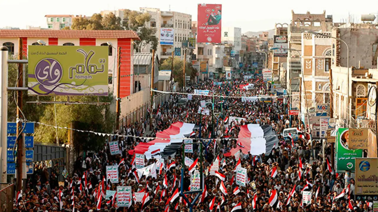 Manifestaci&oacute;n de partidarios del movimiento Houthi marcharon en San&aacute; el 11 de febrero, conmemorando el IV aniversario de la ca&iacute;da del dictador Saleh. / Reuters - Khaled Abdullah
