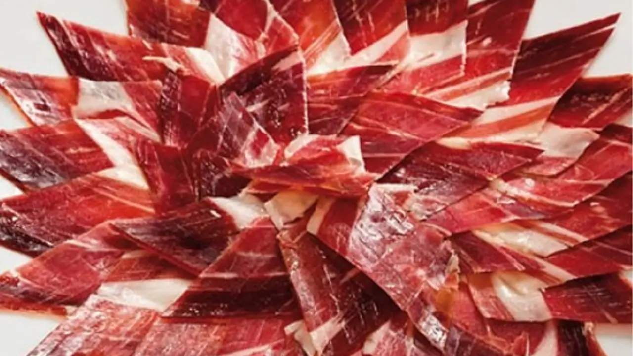 Jam&oacute;n ib&eacute;rico de bellota loncheado. / eljamondejabugo.com
