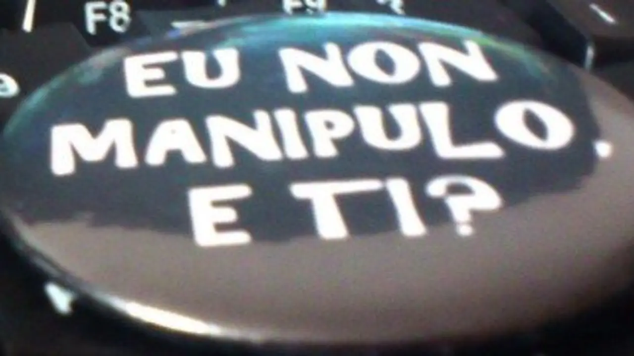 Mensaje en gallego sobre la manipulaci&oacute;n informativa.