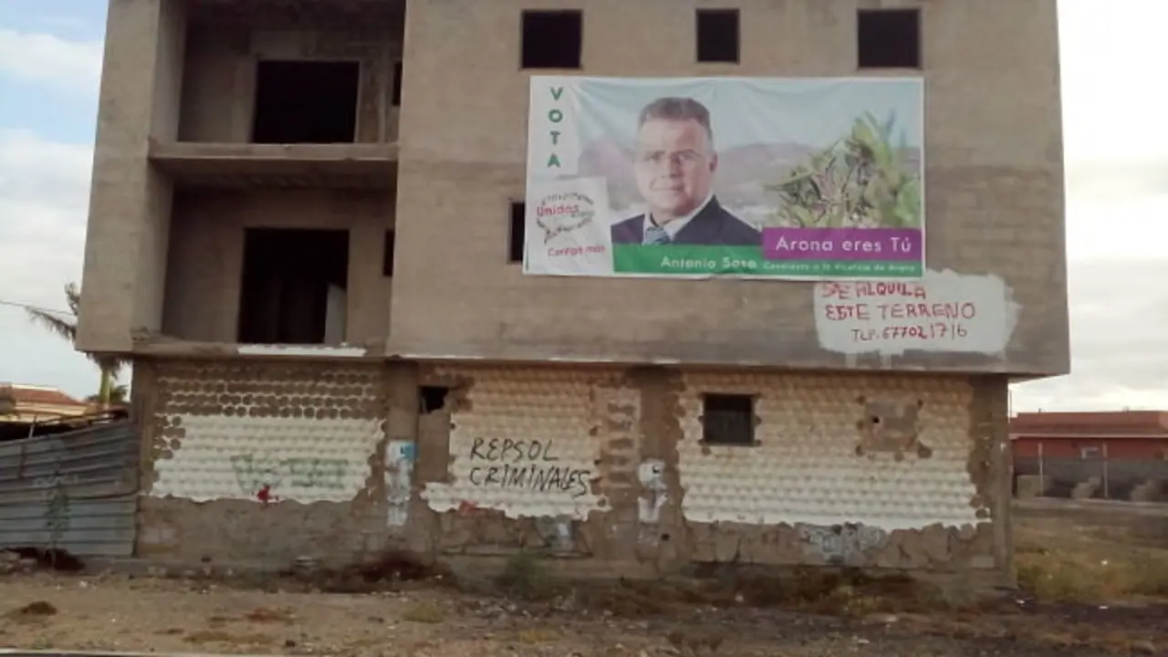 Propaganda electoral en edificio abandonado - Francisco Pu&ntilde;al Su&aacute;rez_opt