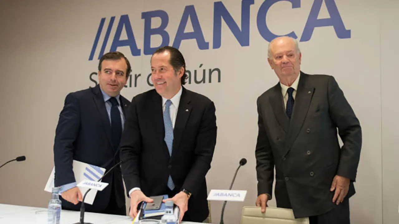 Francisco Botas, Juan Carlos Escotet y Javier Etcheverr&iacute;a. / Mundiario
