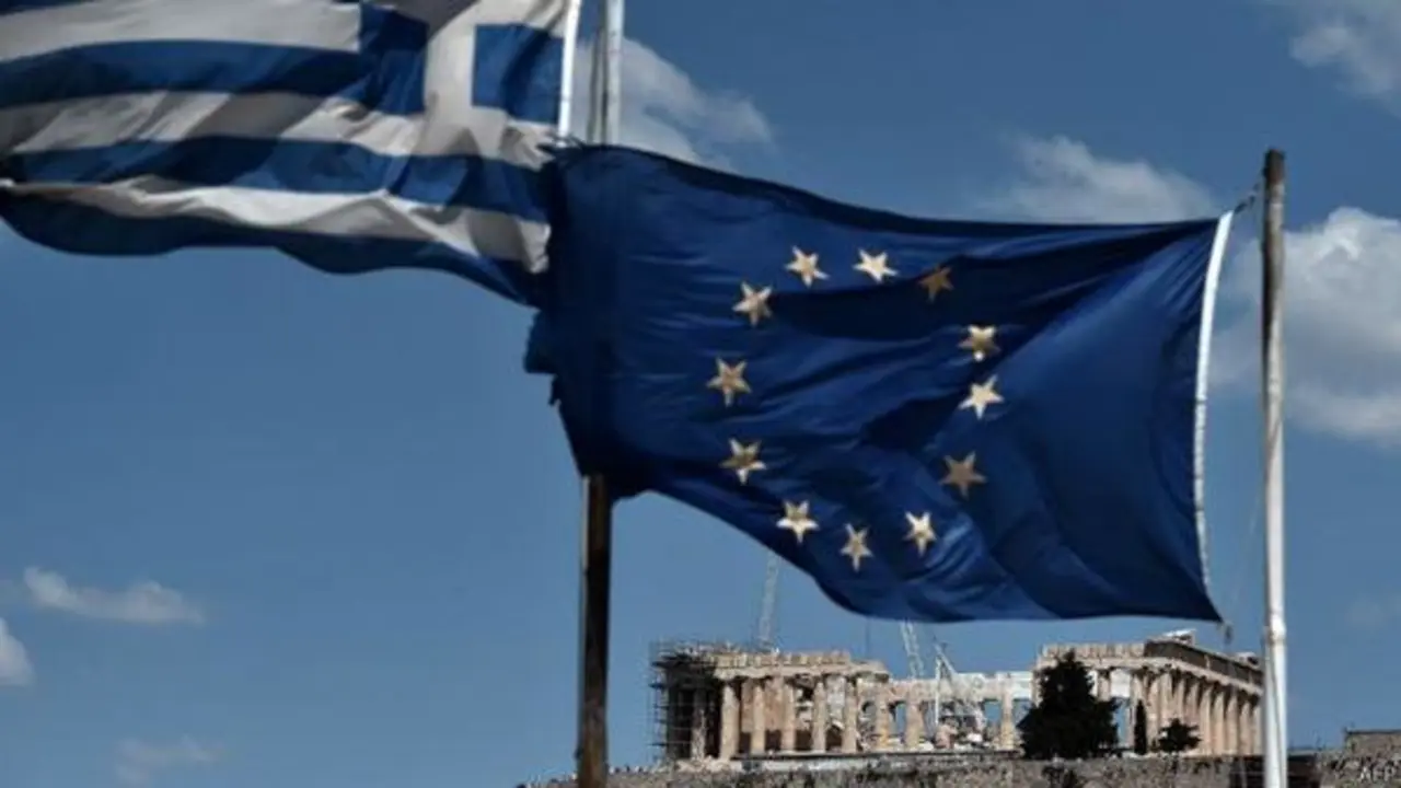 Banderas de Grecia y de la UE en Atenas. / Twitter
