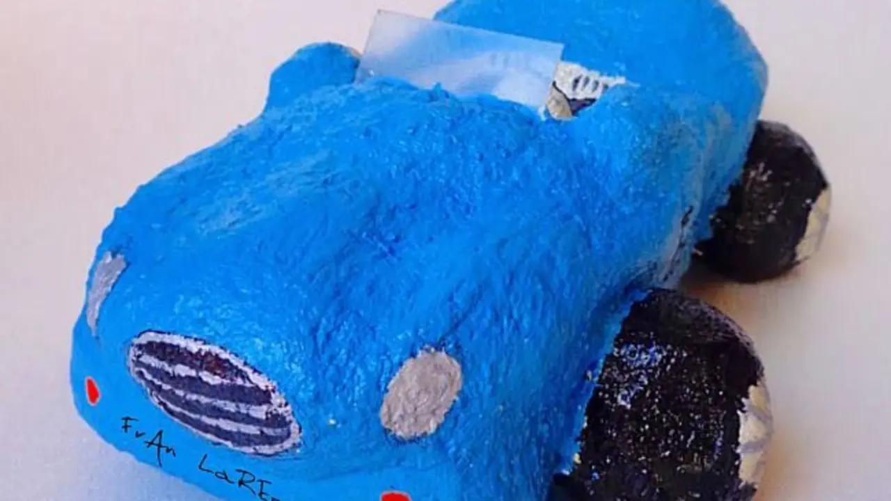 Blue car. / FrAn LaREo