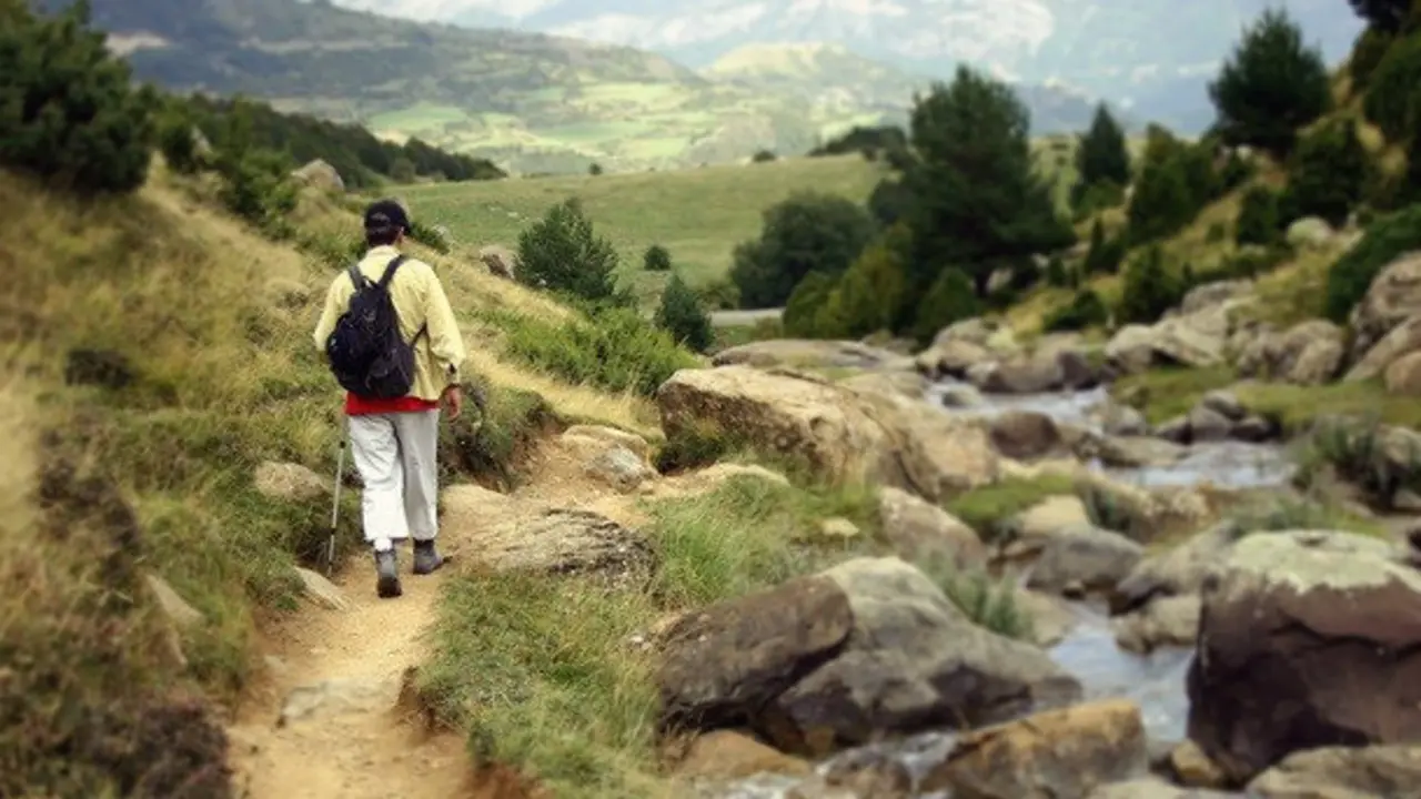 Caminando en la monta&ntilde;a
