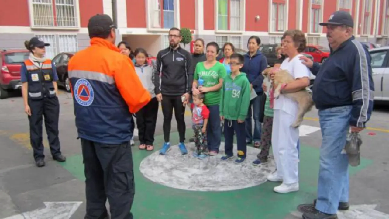 Simulacro vecinal de evacuaci&oacute;n por terremoto en la Ciudad de M&eacute;xico/ azcapotzalco.gob.mx
