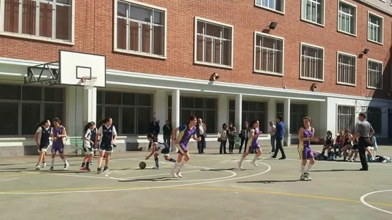 Patio de un colegio.