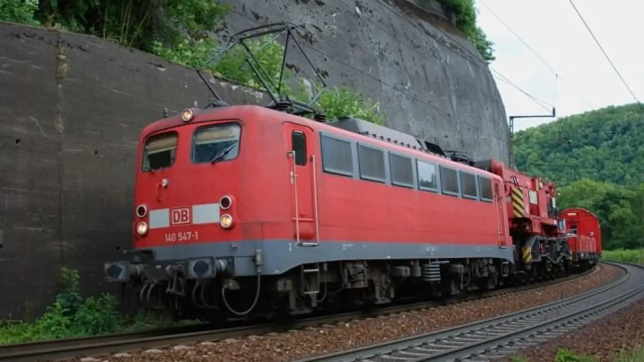 Una locomotora con una numeraci&oacute;n especial. / Joachim Wisckow