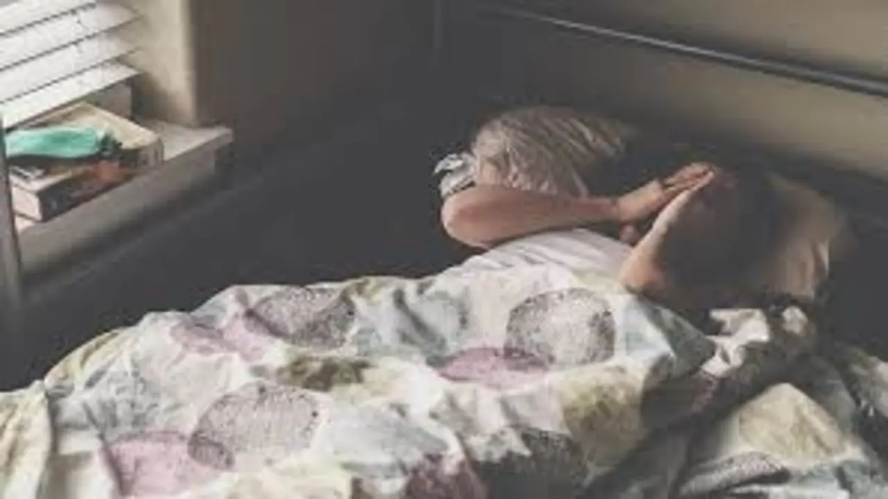 Chica despertando