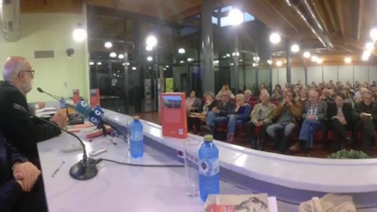Gurriar&aacute;n en su presentaci&oacute;n en Valdeorras.