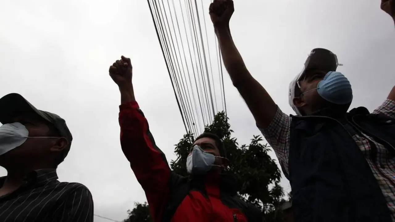 Manifestaci&oacute;n en defensa de la sanidad p&uacute;blica en Guatemala. / elnuevoherald.com