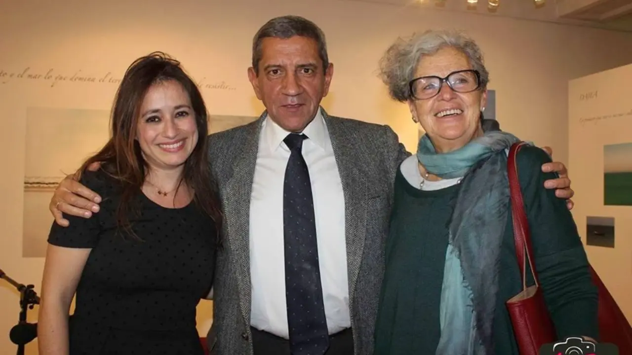 La actriz Romina S&aacute;nchez junto a Enrique Beamud, director del  Cervantes y la directora Farida Benliazid.