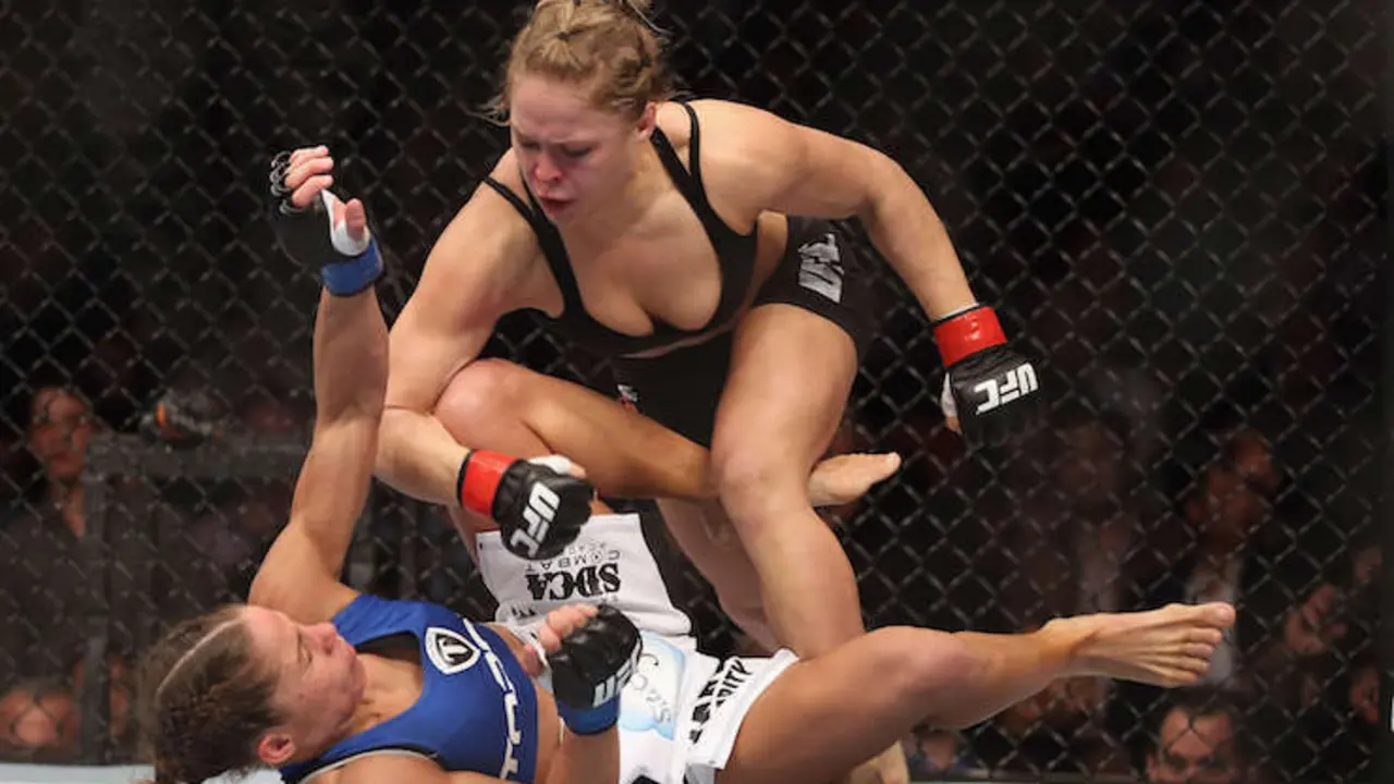 Ronda Rousey en plena pelea. / ESPN