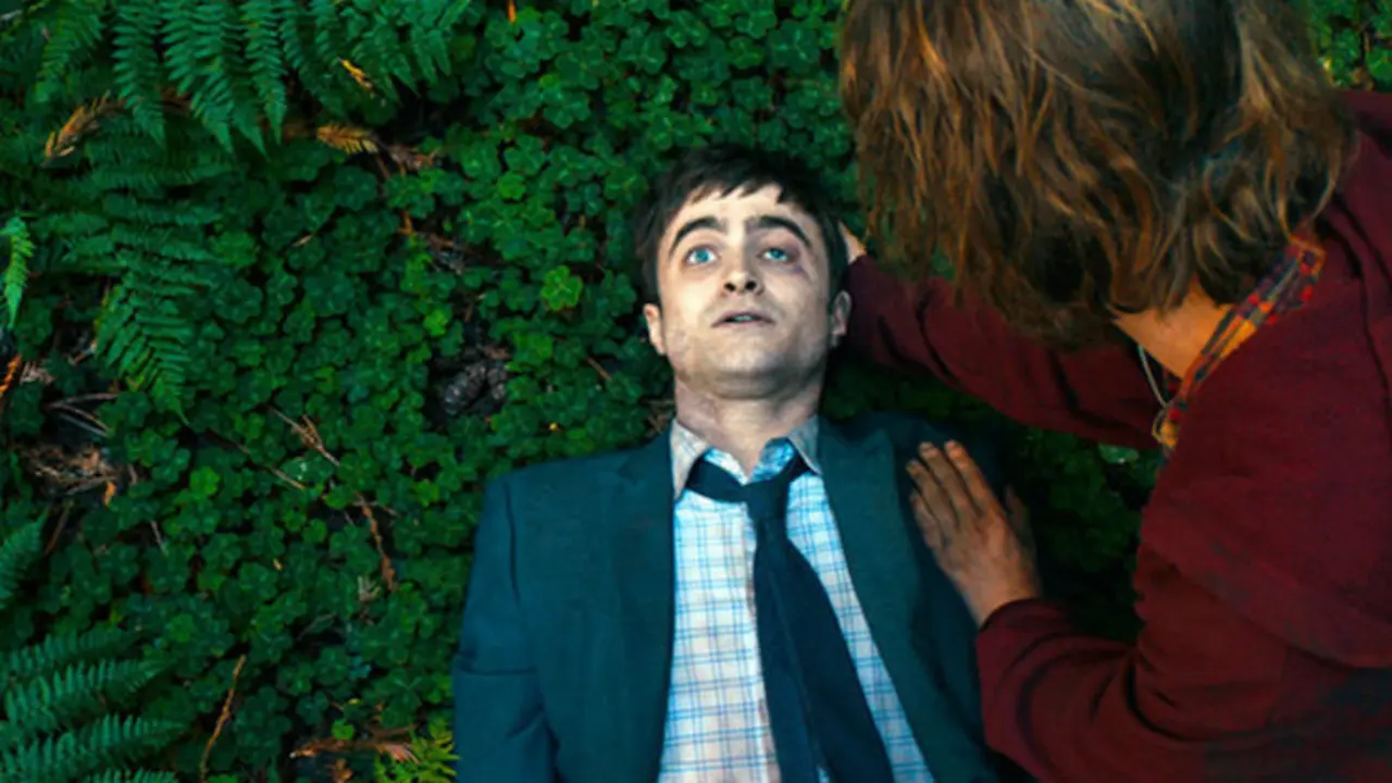 Fotograma de Swiss Army Man con Daniel Radcliffe.