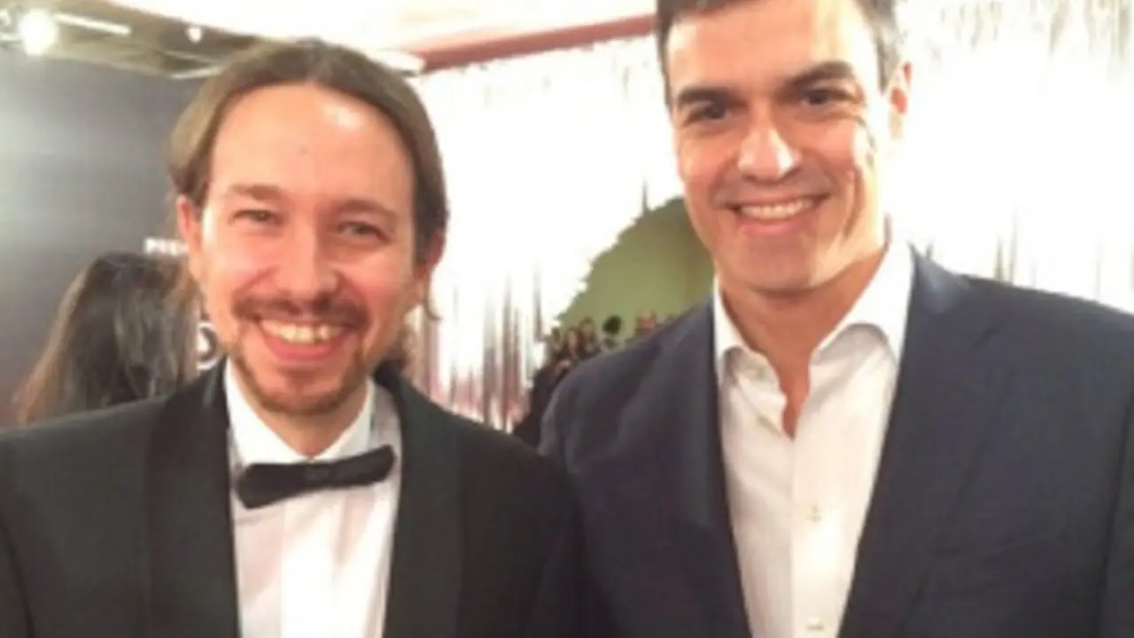 Pablo Iglesias y Pedro S&aacute;nchez en la gala de los Goya. / RRSS