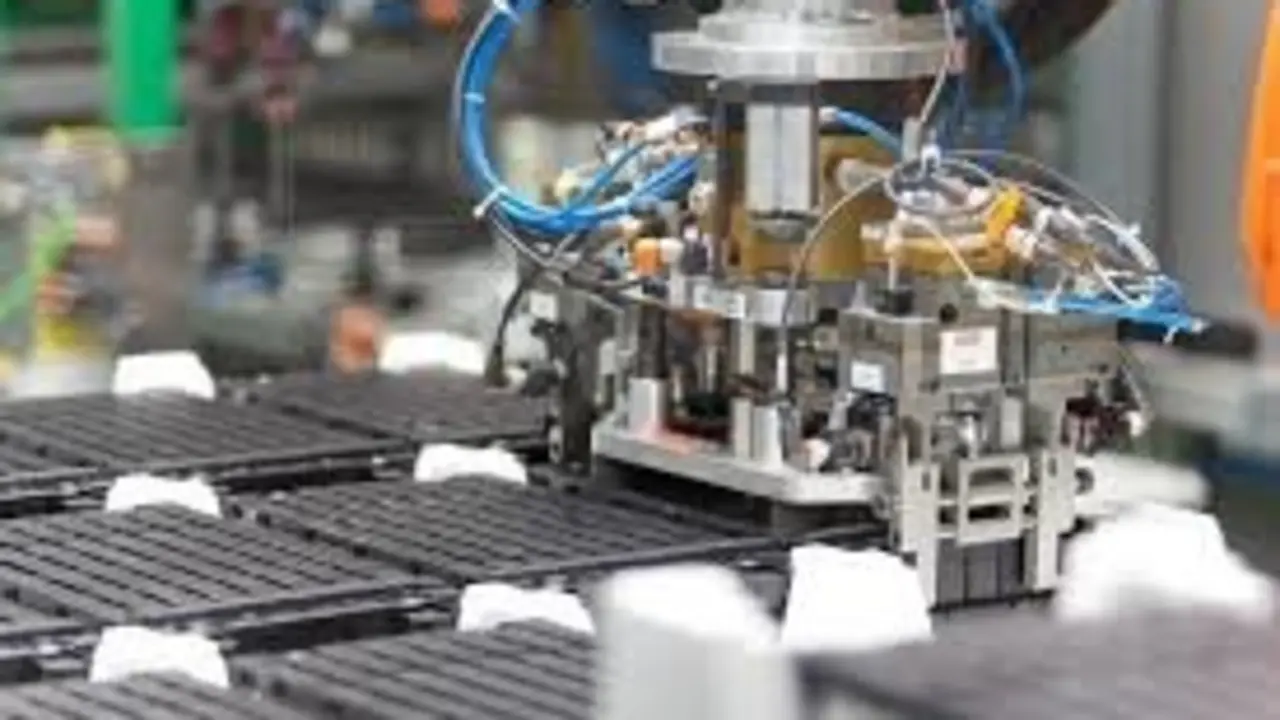Una f&aacute;brica de bater&iacute;as. / industria26.rssing.com