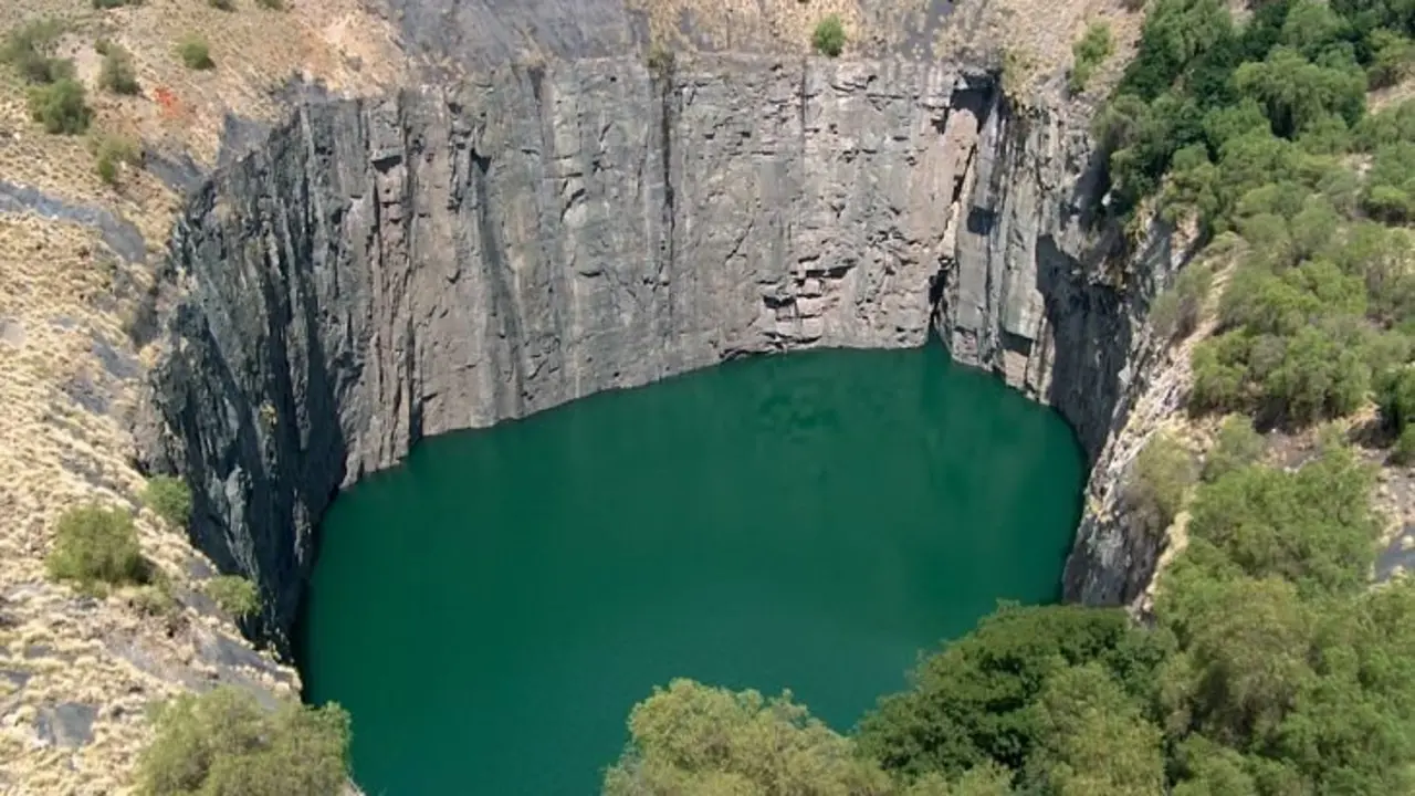 The Big Hole. /  anur