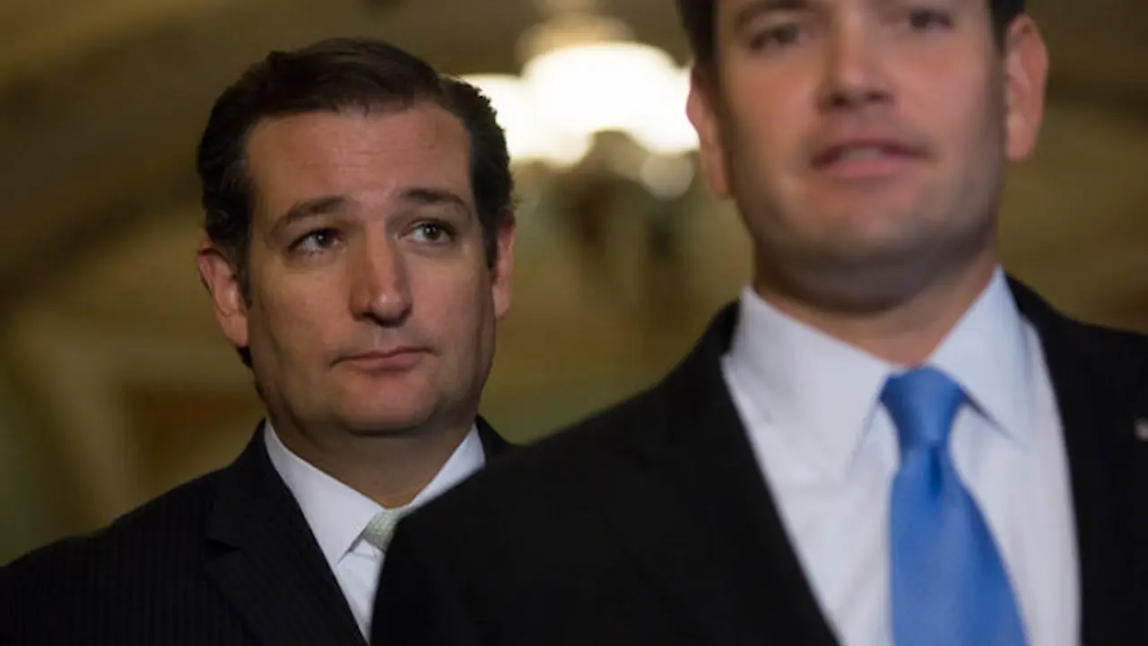 Ted Cruz (atr&aacute;s) y Marco Rubio. / huffingtonpost.com