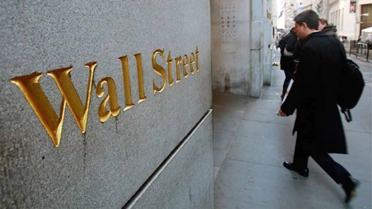 Wall Street, coraz&oacute;n econ&oacute;mico de Nueva York. / cruceroalegre.com