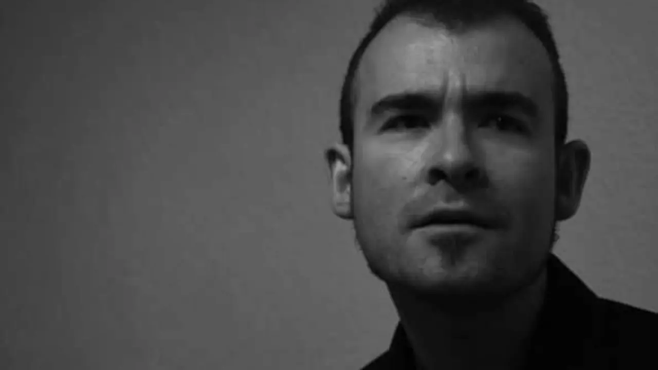 Rub&eacute;n Mart&iacute;n, autor de Sistemas inestables/ R.M.