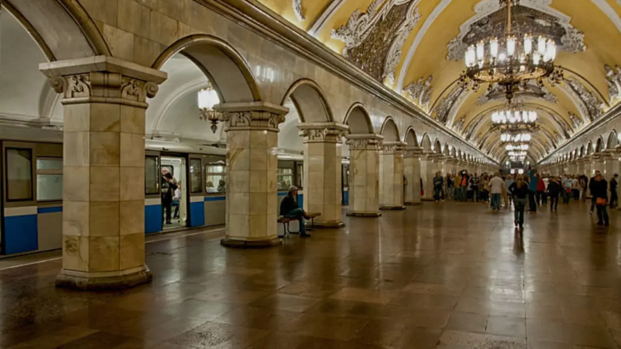 Estaci&oacute;n de Komsomolskaya. / TOMO11
