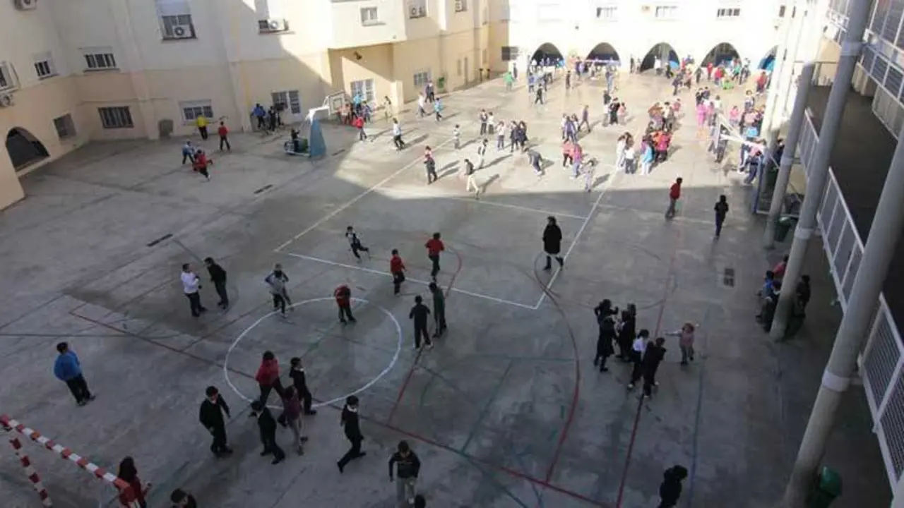 Patio de un colegio.