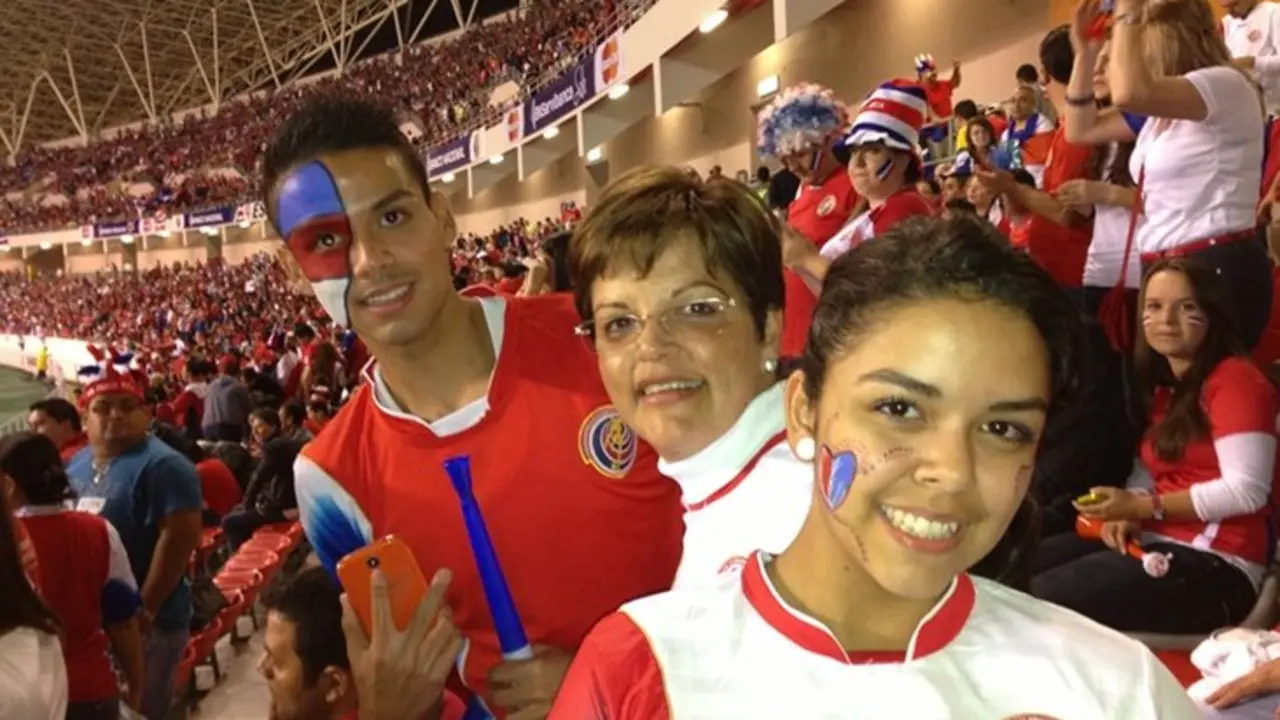 A estadio lleno, los ticos celebraron una nueva victoria.
