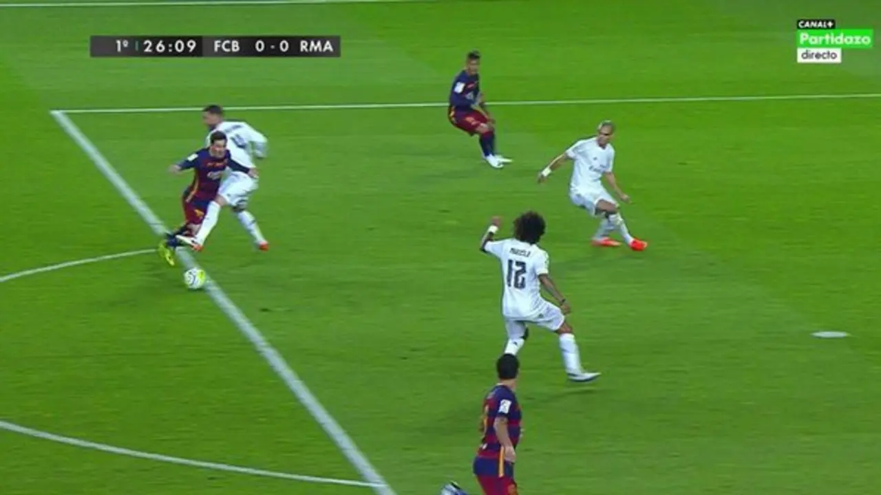 Jugada pol&eacute;mica en el Camp Nou. / Twitter