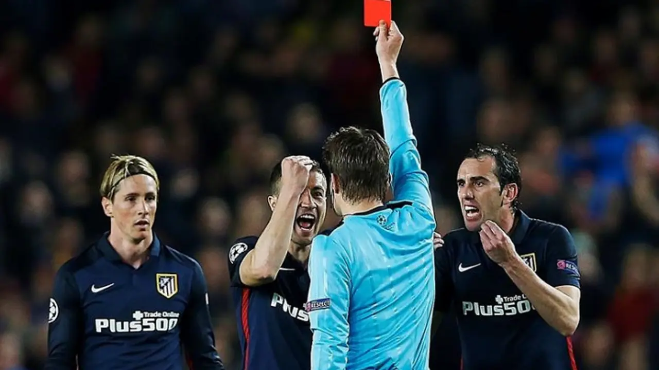 Felix Brych masacr&oacute; al Atl&eacute;tico de Madrid