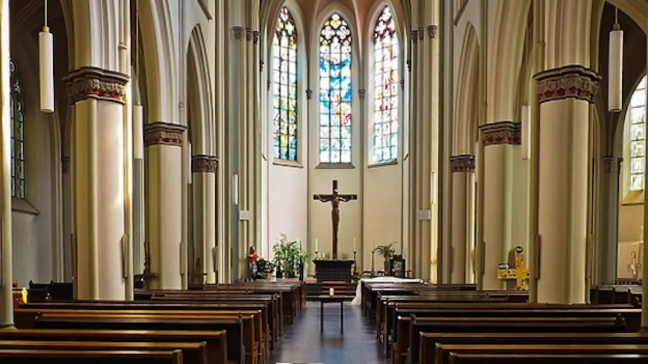 Interior de una iglesia. / Pixabay