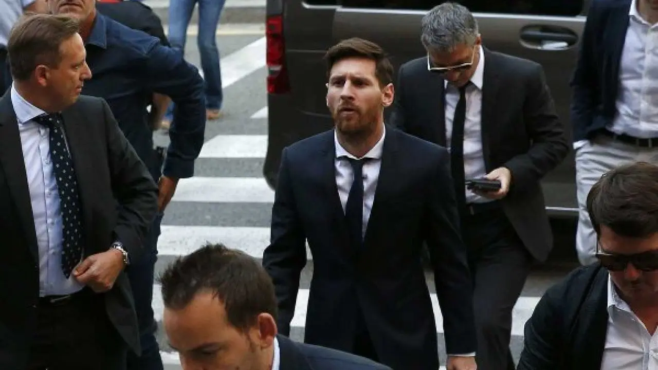 Messi llegando al juzgado.