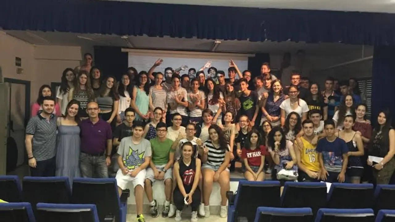 Alumnos y profesores del IES. Th&aacute;der/ Llu&iacute;s T&agrave;rraga