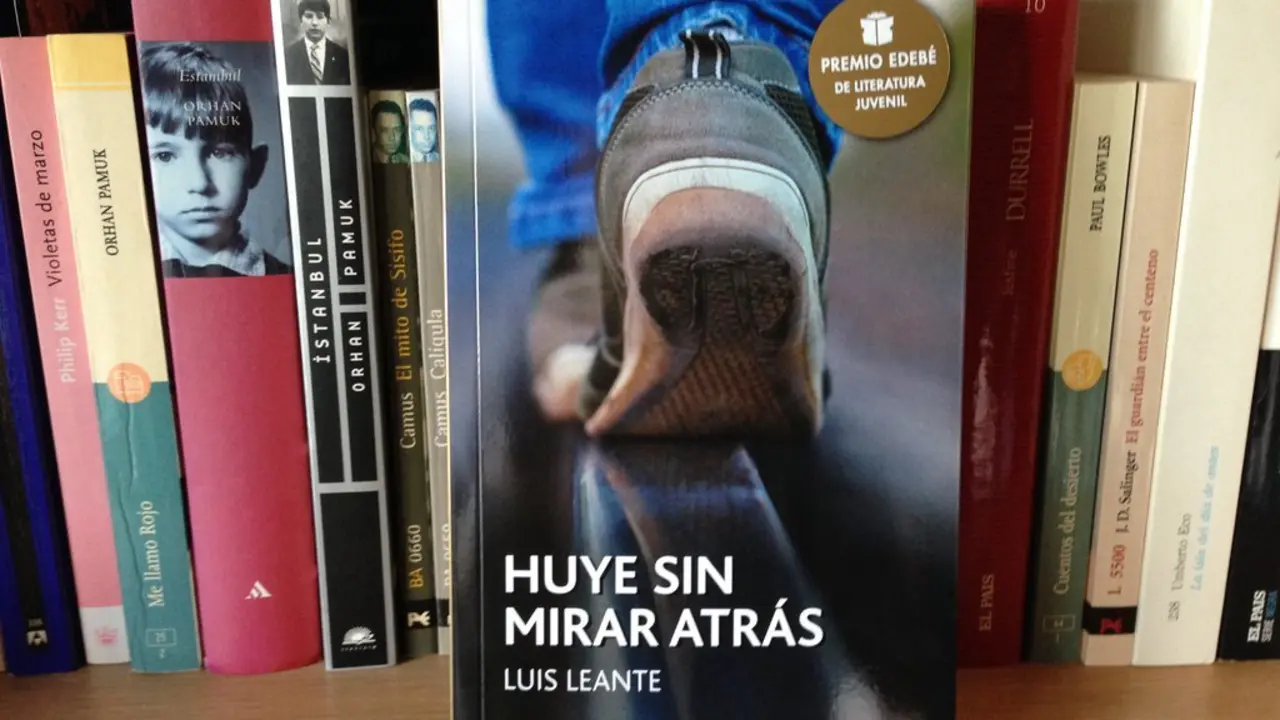 Huye sin mirar atr&aacute;s, de Luis Leante/ librerialisarama.blogspot.com