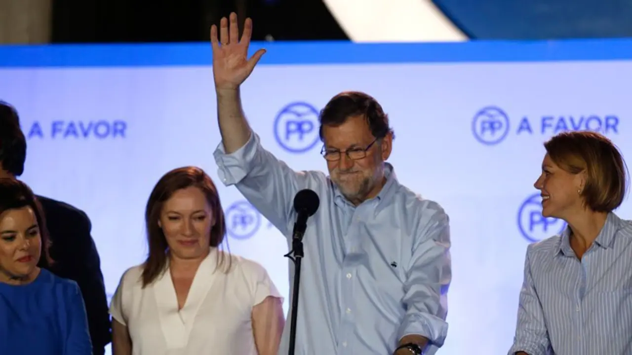 Mariano Rajoy celebrando el triunfo electoral del PP en G&eacute;nova 13