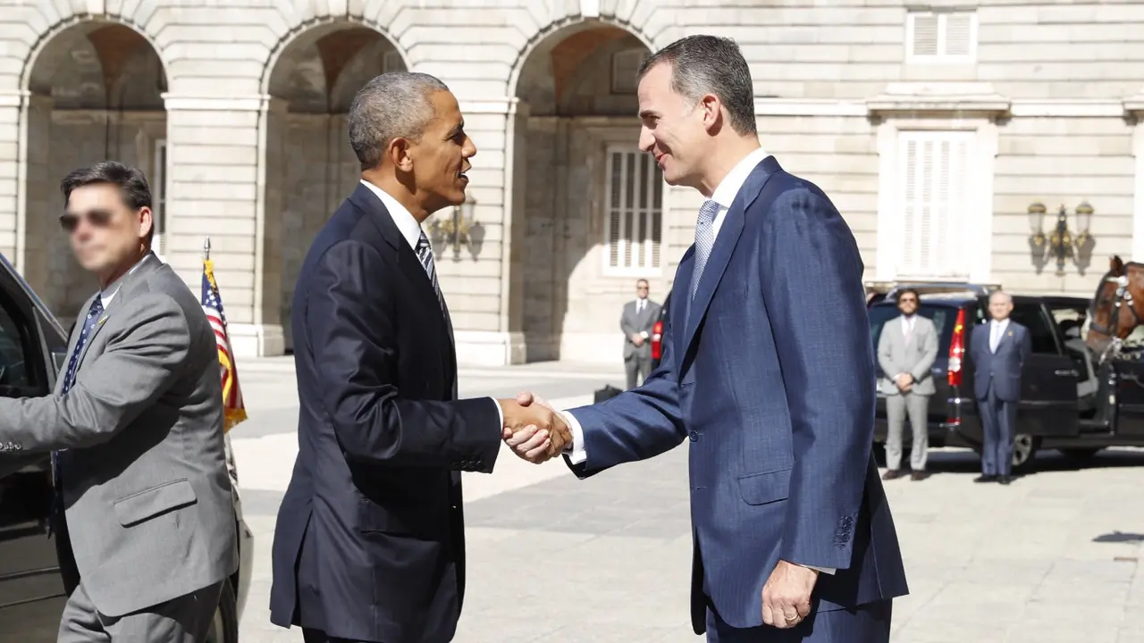 Barack Obama a su llegada al Palacio Real con Felipe VI. / Casa Real