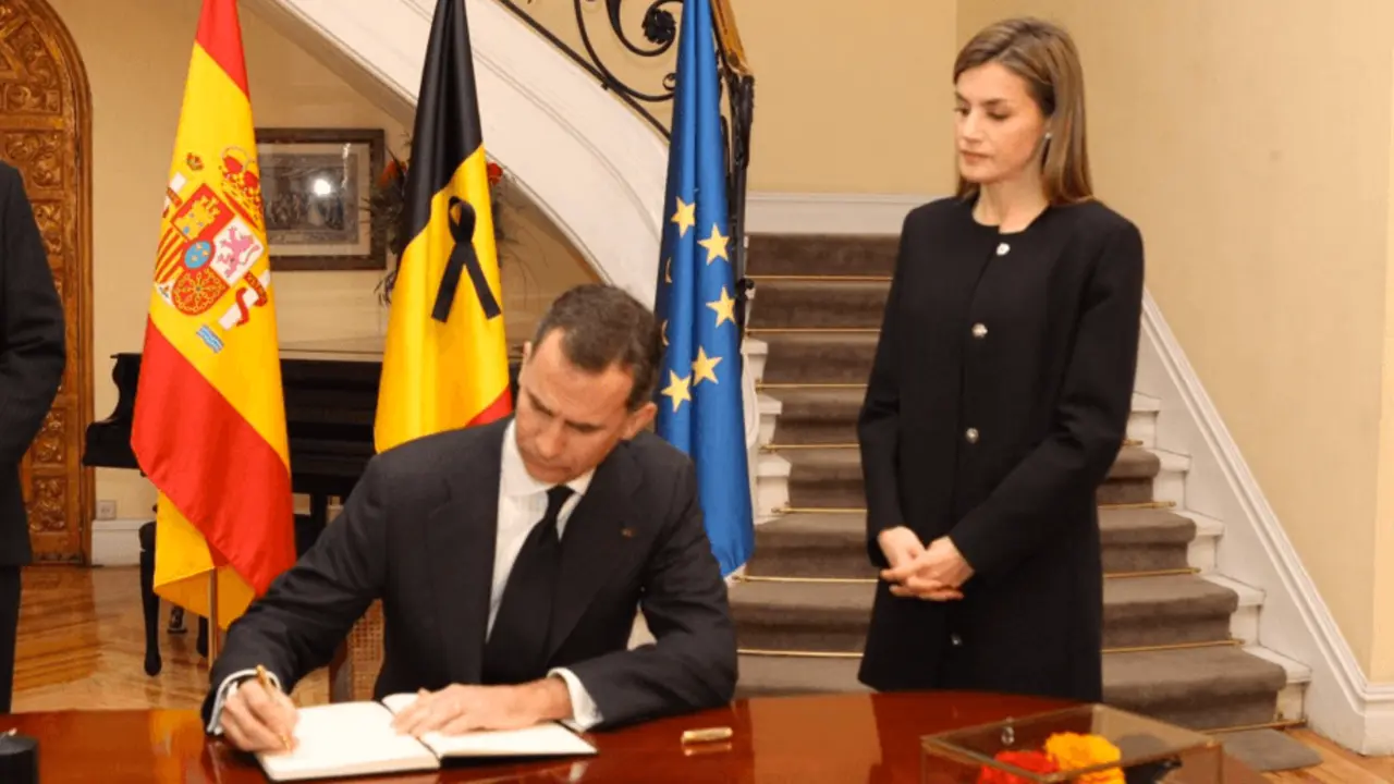 Felipe VI junto Letizia. / zeleb.es