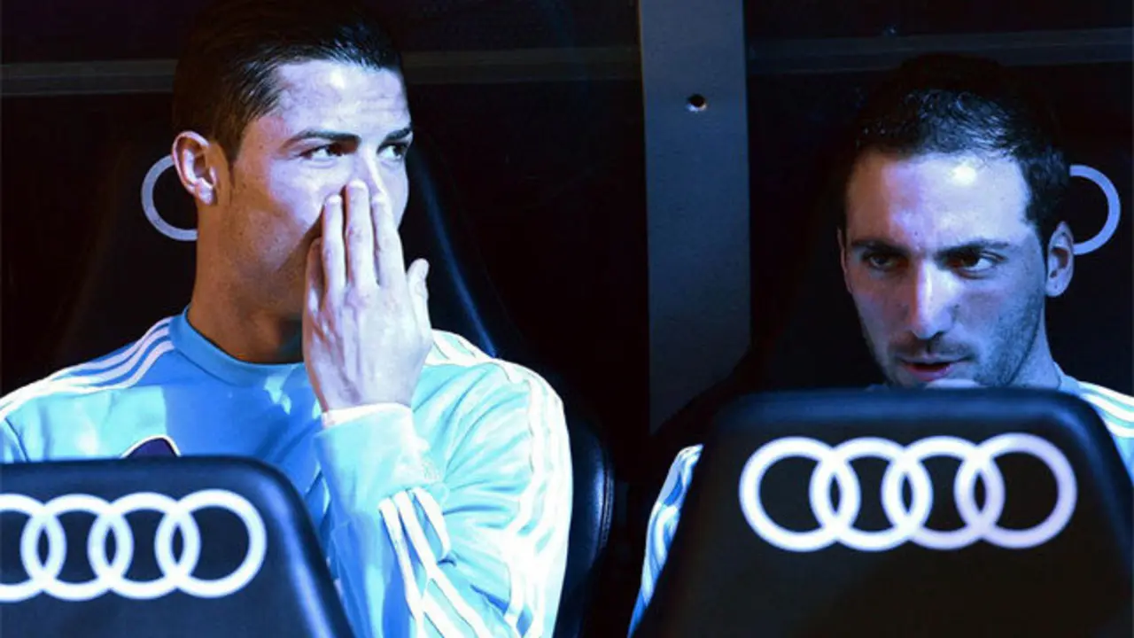Cristiano susurrando "barato" al Pipita Higuain