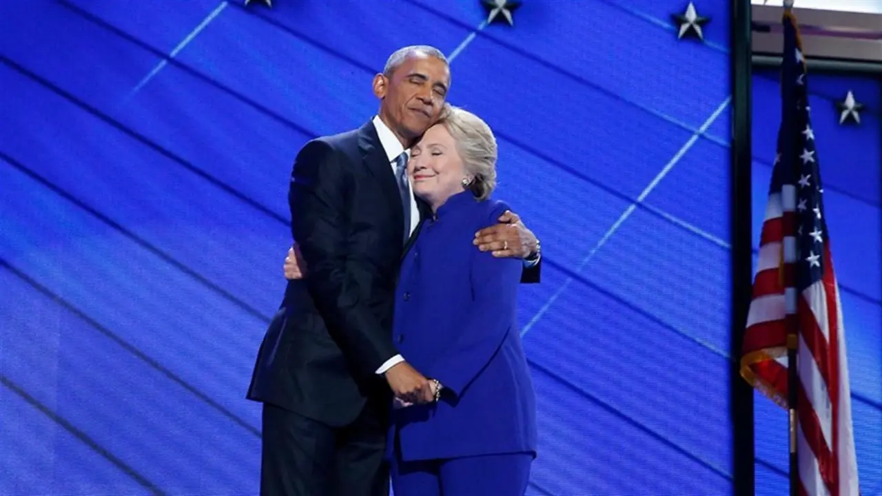 El presidente de los Estados Unidos, Barack Obama, y la candidata dem&oacute;crata, Hillary Clinton./ RRSS
