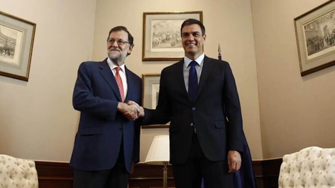 Mariano Rajoy y Pedro S&aacute;nchez. / EP