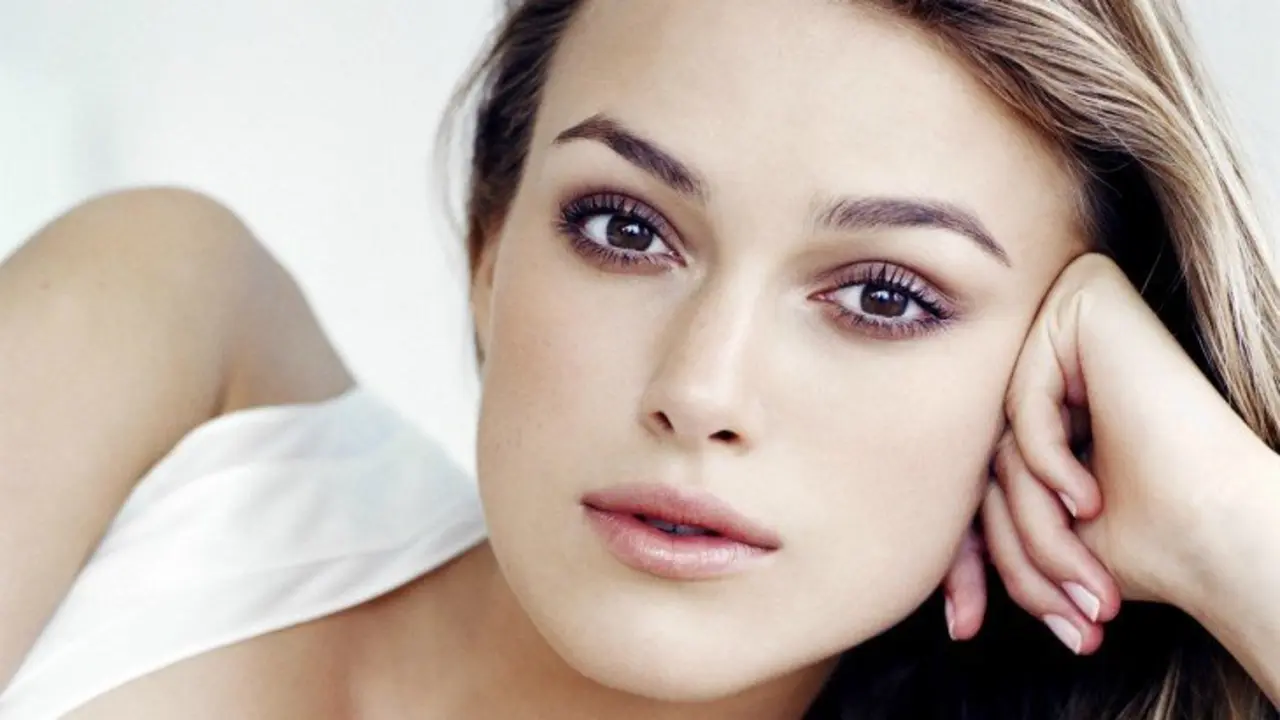Keira Knightley./  wallpapersboo.net