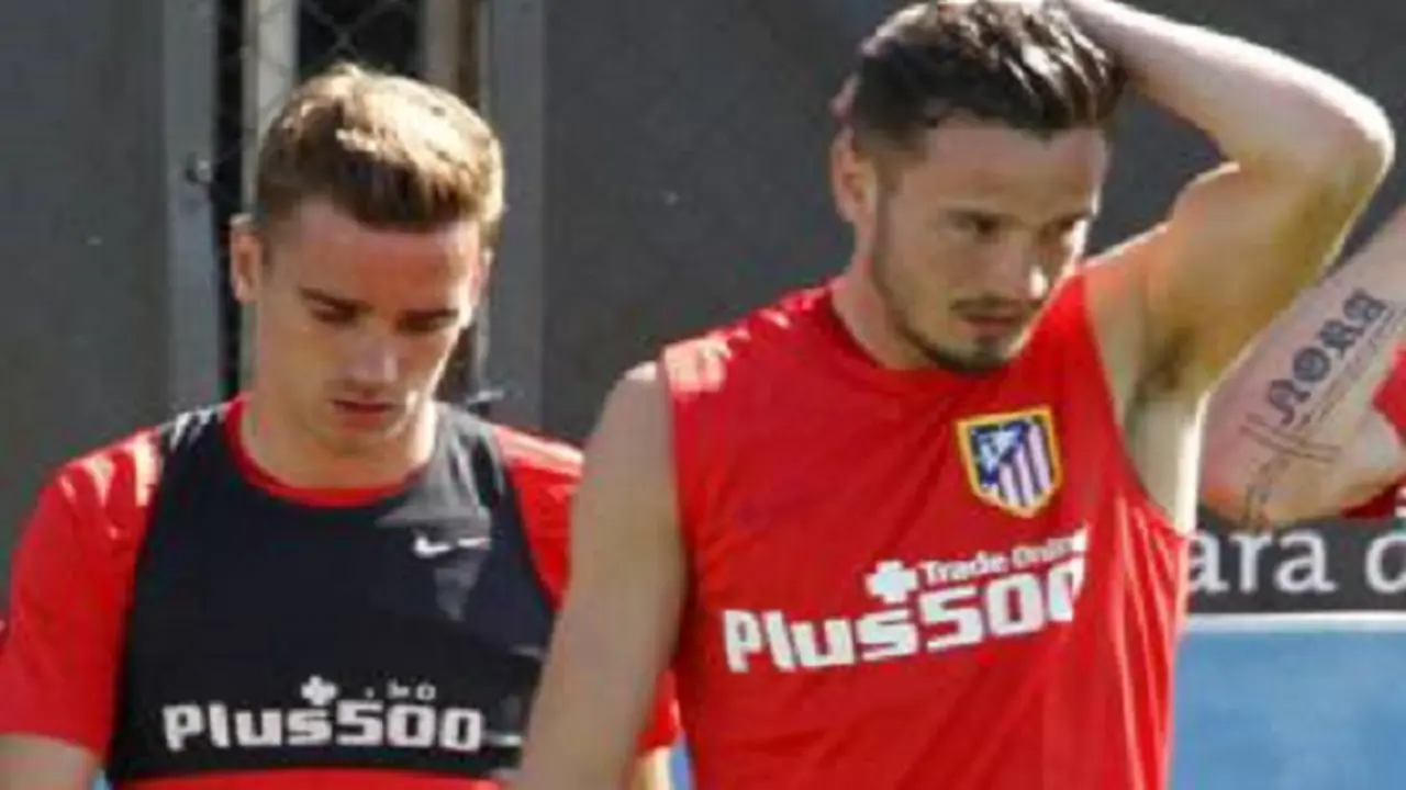 Antoine Griezmann y Sa&uacute;l &Ntilde;&iacute;guez en un entrenamiento