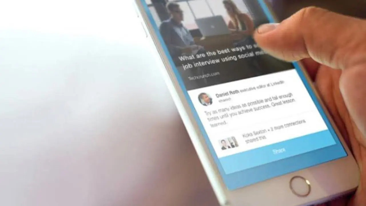 Interfaz de la aplicación móvil de Linkedin.