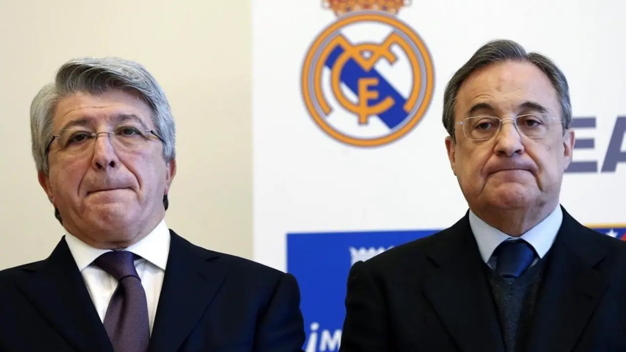GRA154  MADRID  14 01 2016 - Fotografia de archivo del 04 02 2014 de los presidentes del Real Madrid  Florentino Perez  d   y del Atletico de Madrid  Enrique Cerezo  i   El Real Madrid y el Atletico de Madrid no podran fichar ni dar de alta  a ningun futbolista nacional o extranjero durante los proximos dos periodos de contratacion integros  despues de que la FIFA haya confirmado este jueves la sancion a ambos clubes por traspasos internacionales de menores  En un comunicado  el organismo rector del futbol mundial anuncio que la Comision Disciplinaria  ha sancionado a los clubes espanoles Atletico de Madrid y Real Madrid por haber infringido la normativa vigente sobre traspasos y altas internacionales de futbolistas menores de 18 anos   EFE Archivo Juan Carlos Hidalgo