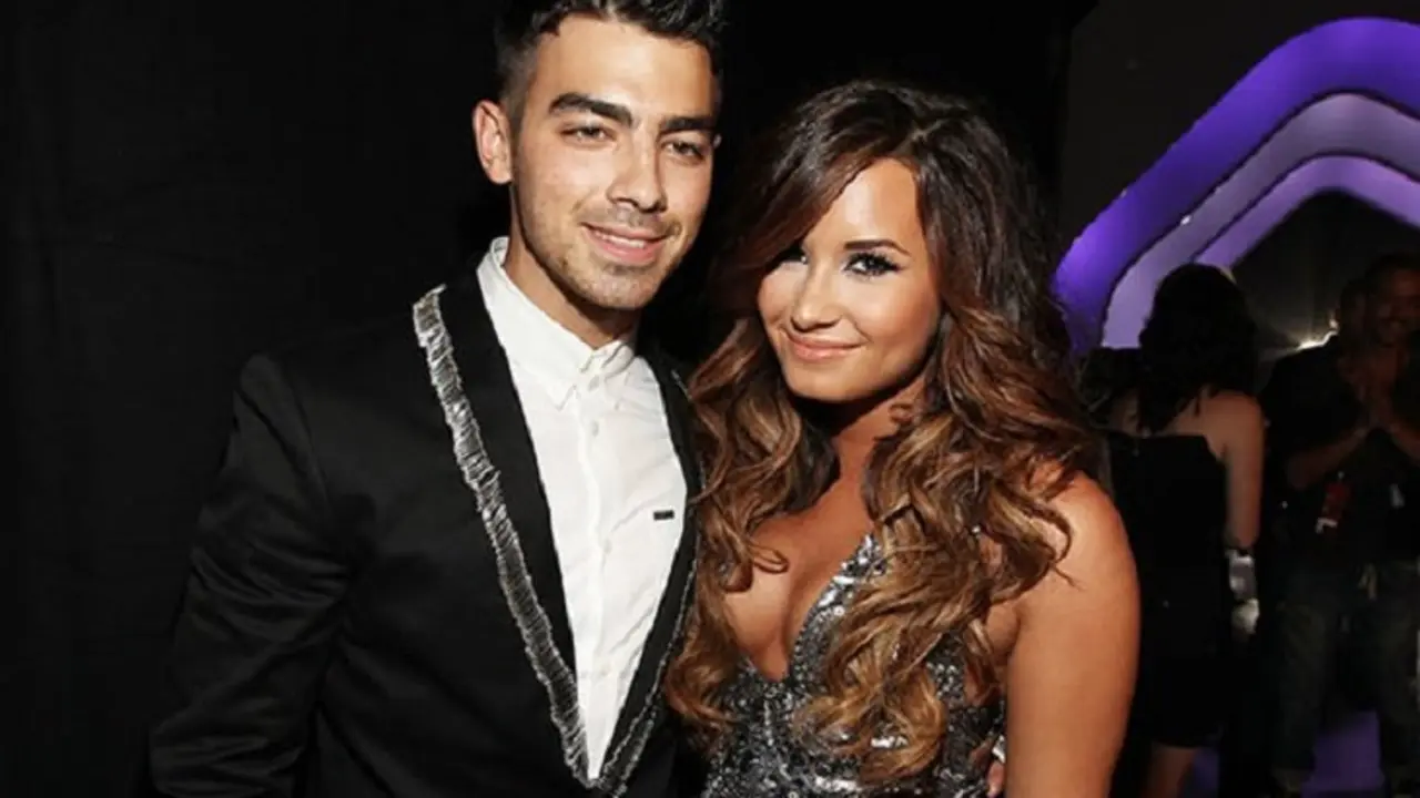 Demi Lovato y Joe Jonas. wwww.revistaupss.com.uy