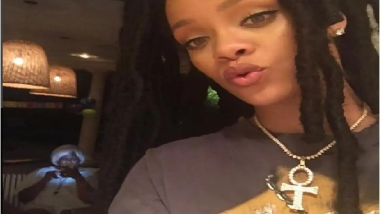 Rihanna con rastas. / Rihanna Instagram
